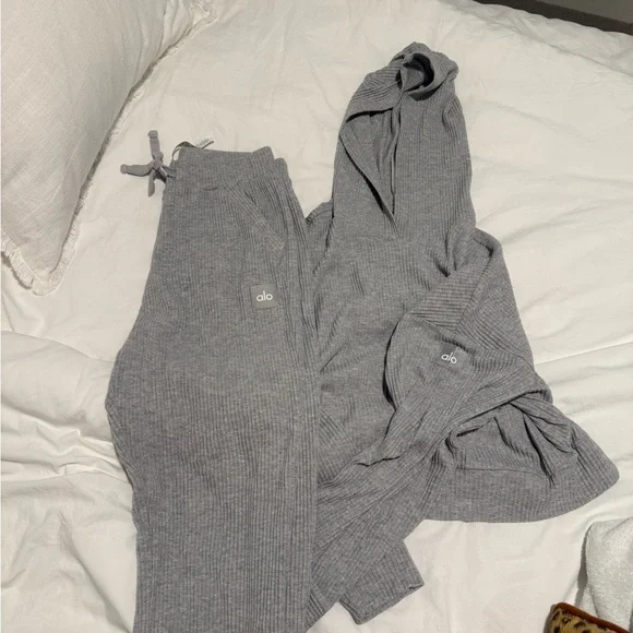 ALO Muse Sweatpant - Heather Gray - Picture 8 of 8